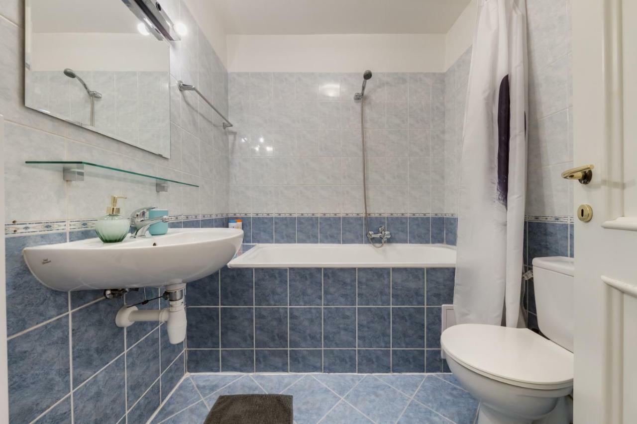 Nejedleho Apartmeet Praga Esterno foto