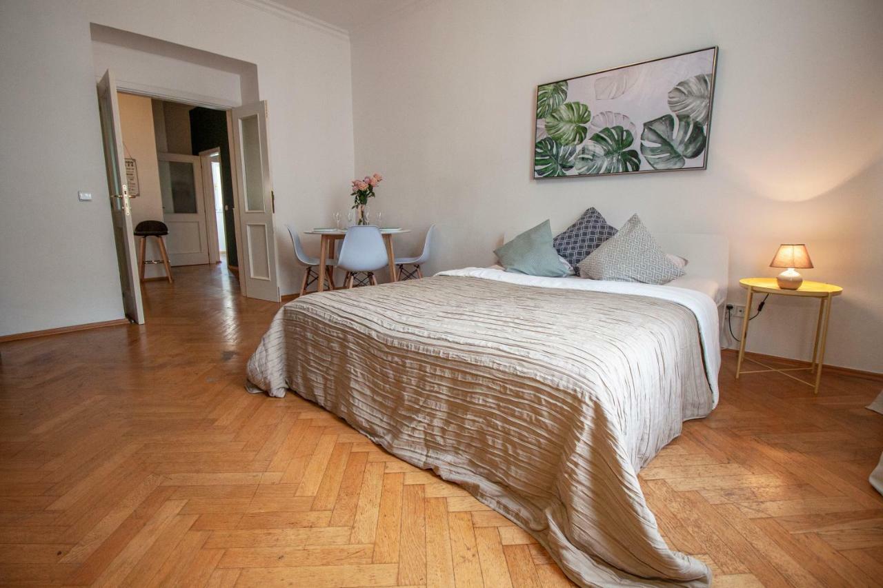 Nejedleho Apartmeet Praga Esterno foto